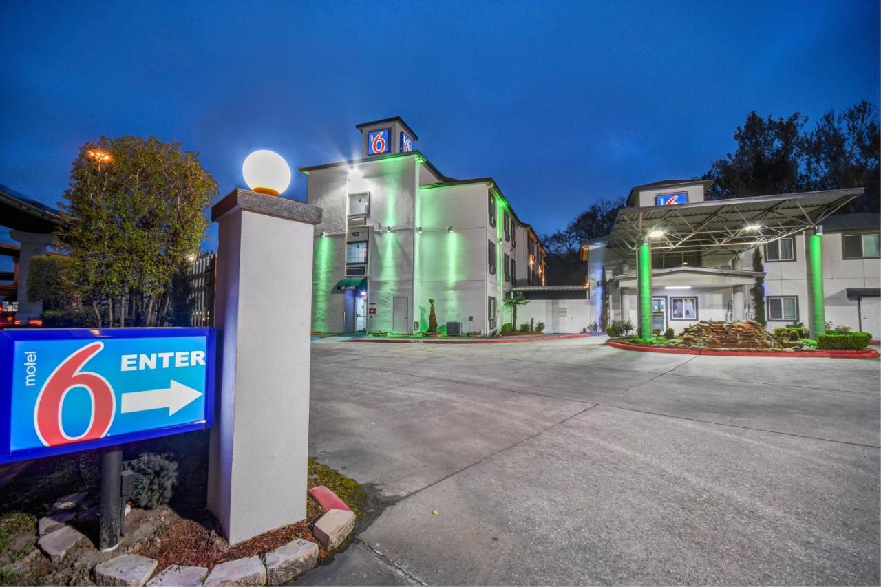 Motel 6 Humble, Tx - Houston International Airport Eksteriør bilde