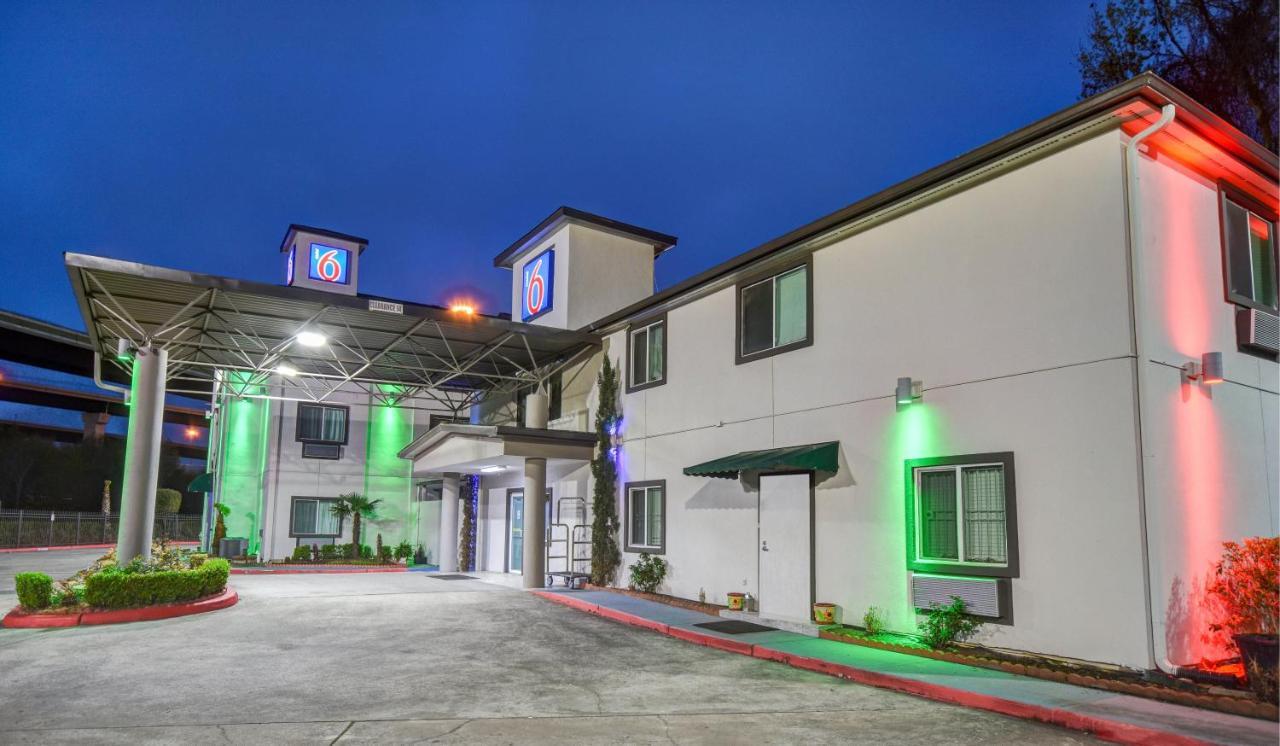 Motel 6 Humble, Tx - Houston International Airport Eksteriør bilde