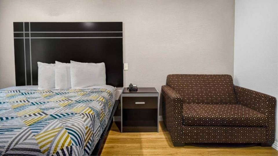 Motel 6 Humble, Tx - Houston International Airport Eksteriør bilde